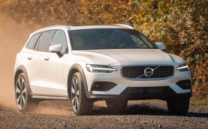Volvo V60 T5 Cross Country 2018 года